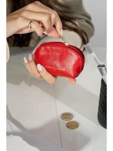 Christian Laurier Skórzany portfel "Nika" w kolorze różowym - 11 x 6 x 3 cm rozmiar: onesize. Różowe portfele Christian Laurier, bez wzorów, z materiału. Za 100,99 zł.