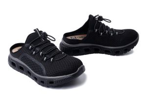RIEKER M6091-00 black, klapki damskie. Czarne klapki Rieker, bez wzorów, bez obcasa. Za 319,90 zł.