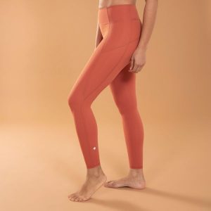 Legginsy Do Jogi Dynamicznej Damskie Kimjaly. Brązowe legginsy KIMJALY, bez wzorów, z elastanu. W wyprzedaży za 149,99 zł.