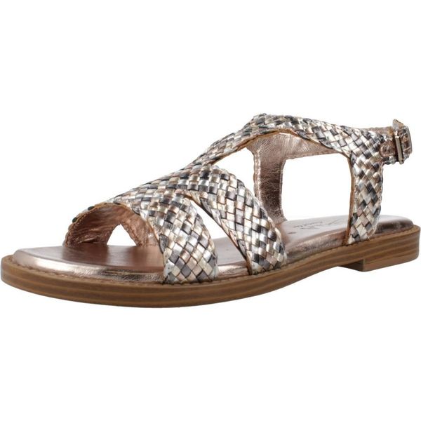 Sandały CARMELA 162199C Brąz. Brązowe sandały Carmela, bez wzorów, ze skóry, bez obcasa, bez zapięcia. Za 294,99 zł.