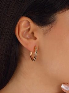 Nakkash Pozłacane kolczyki-kreole z cyrkoniami rozmiar: onesize. Żółte kolczyki Nakkash, z cyrkonią, pozłacane. Za 82,83 zł.