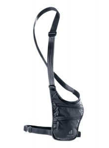 Saszetka Deuter Security Holster - black/black. Czarne nerki i saszetki Deuter, bez wzorów, z materiału. Za 112,19 zł.