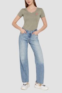 GUESS Zielony damski t-shirt Mini Triangle, Rozmiar XS. Zielone t-shirty Guess, s, z aplikacjami, bez kołnierzyka, bez ramiączek. W wyprzedaży za 62,99 zł.