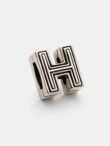 Pandora Srebrny charms "H" rozmiar: onesize. Szare zawieszki Pandora, srebrne. Za 103,37 zł.