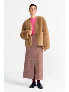 Rich & Royal Kurtka pluszowa w kolorze jasnobrązowym rozmiar: 36. Brązowe kurtki Rich & Royal, bez wzorów, bez kaptura. Za 409,95 zł.