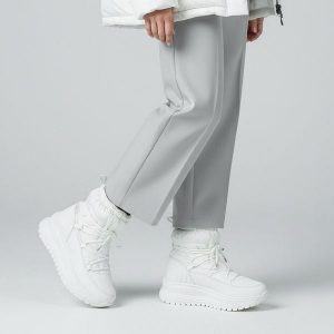 Białe Śniegowce Filippo Ciepłe Buty Damskie Na Platformie. Białe buty zimowe Filippo, z jeansu, bez obcasa, na platformie, bez zapięcia. Za 159,00 zł.