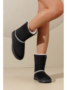 C'M Botki zimowe w kolorze czarnym rozmiar: 41. Czarne botki C'M, na zimę, bez wzorów, bez obcasa, bez zapięcia. Za 108,99 zł.