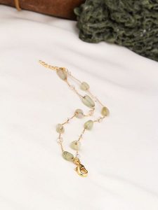 L'Atelier de Gaia Pozłacana bransoletka z elementami ozdobnymi rozmiar: onesize. Zielone bransoletki L'Atelier de Gaia, pozłacane. Za 70,41 zł.