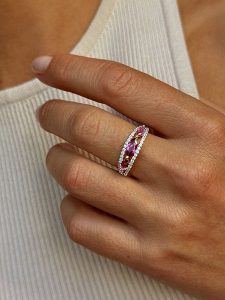 Les Petites Précieuses Pozłacany pierścionek z cyrkoniami i turmalinem rozmiar: 54. Różowe pierścionki Les Petites Précieuses, z cyrkonią, pozłacane. Za 300,95 zł.