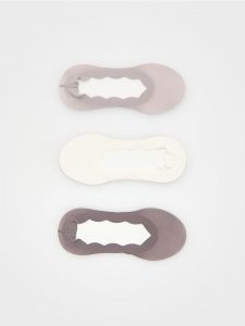 Skarpetki balerinki 3 pack - beżowy. Brązowe skarpetki Reserved, bez wzorów. Za 39,99 zł.