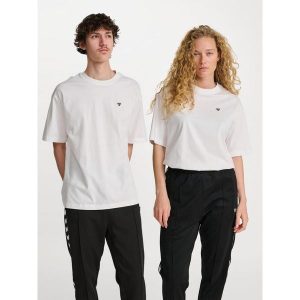 Koszulka Hummel Loose Bee. Białe bluzki Hummel, bez wzorów, sportowe, bez kołnierzyka, bez ramiączek. Za 136,30 zł.