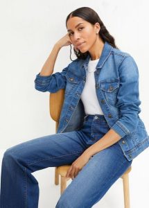 Kurtka jeansowa ze stretchem, basic. Niebieskie kurtki bonprix, bez wzorów, z jeansu, bez kaptura. Za 154,99 zł.