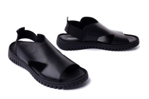 MANITU 910162-01 schwarz, sandały damskie. Czarne sandały Manitu, bez wzorów, ze skóry, bez obcasa, bez zapięcia. Za 284,90 zł.