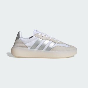 Buty Barreda Decode. Białe buty trekkingowe ADIDAS, z syntetyku, bez zapięcia. Za 369,00 zł.