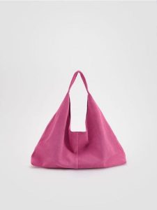 Zamszowa torebka shopper z saszetką - hibiskus. Nerki i saszetki Reserved, bez wzorów, ze skóry. Za 399,99 zł.