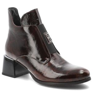 Bordowe Botki Armodo Modne Lakierowane Buty Damskie. Czerwone botki Armodo, z aplikacjami, z lakierowanej skóry, bez obcasa, na obcasie, bez zapięcia. Za 373,99 zł.