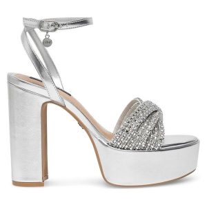 Sandały Nine West. Szare sandały Nine West, bez wzorów, bez obcasa, na słupku, bez zapięcia. Za 155,99 zł.