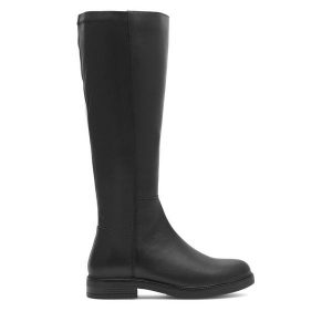 Kozaki Lasocki. Czarne kozaki Lasocki, bez wzorów, bez obcasa, na płaskiej podeszwie, bez zapięcia. Za 399,99 zł.