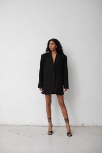Marynarka z lnem oversize w kolorze BLACK - HARLEY-M/L. Czarne marynarki i żakiety Marsala, l, bez wzorów, z bawełny, eleganckie. Za 419,90 zł.
