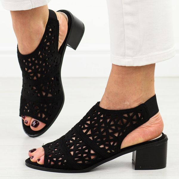 Czarne sandały damskie na obcasie Potocki 20331. Czarne sandały POTOCKI, bez wzorów, ze skóry, bez obcasa, na obcasie, bez zapięcia. Za 159,00 zł.