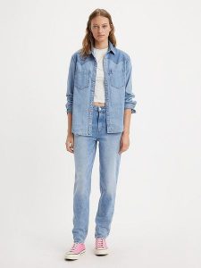 Levi's Dżinsy "80s" - Mom fit - w kolorze błękitnym rozmiar: W26/L28. Niebieskie jeansy Levi's®, z aplikacjami, z podwyższonym stanem. Za 231,68 zł.