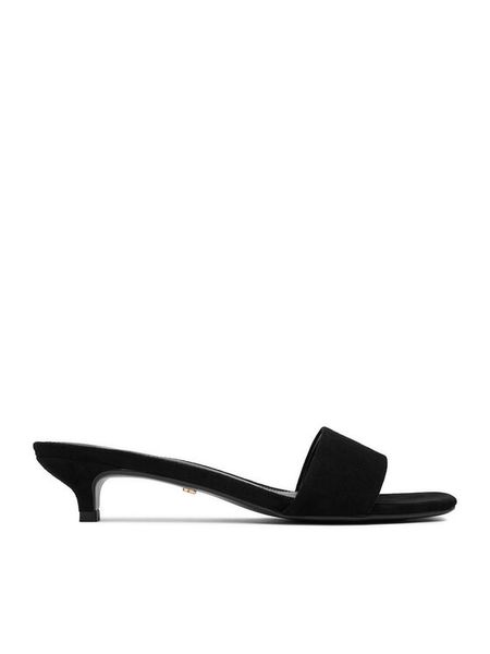 GINO ROSSI Klapki EO-V2229-111-5 Czarny. Czarne klapki Gino Rossi, bez wzorów, ze skóry, bez obcasa. Za 299,99 zł.