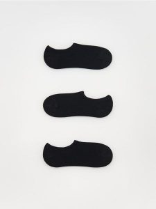 Skarpetki 3 pack - czarny. Czarne skarpetki Reserved, bez wzorów. Za 39,99 zł.