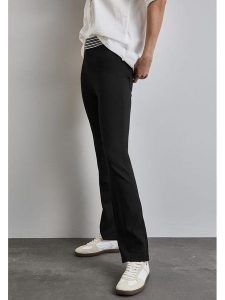 Street One Legginsy w kolorze czarnym rozmiar: W38/L30. Czarne legginsy Street One, bez wzorów, z wiskozy, z podwyższonym stanem. Za 127,35 zł.