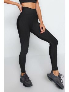 Trendyol Legginsy sportowe w kolorze czarnym rozmiar: S. Czarne legginsy Trendyol, bez wzorów, z podwyższonym stanem. Za 99,95 zł.