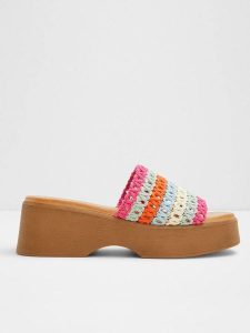 Aldo Klapki ze wzorem rozmiar: 40. Klapki ALDO, bez wzorów, z otwartym noskiem, bez obcasa, na koturnie. Za 130,99 zł.