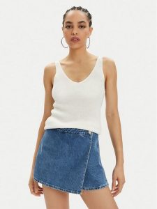 Vero Moda Top New Lex Sun 10281877 Biały Regular Fit. Białe topy Vero Moda, xs, bez wzorów, z wiskozy, bez kołnierzyka, bez ramiączek. Za 99,99 zł.