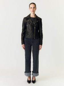 YAS Skórzana kurtka w kolorze czarnym rozmiar: M. Czarne kurtki YAS, m, bez wzorów, ze skóry, bez kaptura. Za 584,95 zł.