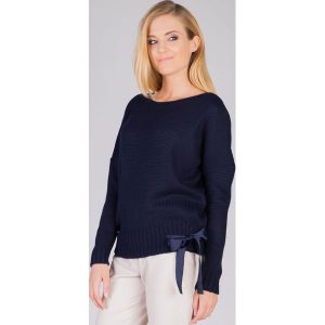 Granatowy sweter z kokardą u dołu QUIOSQUE. Niebieskie swetry klasyczne marki QUIOSQUE, z denimu, z dekoltem w łódkę. W wyprzedaży za 59,99 zł.