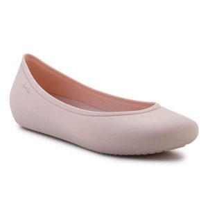 Buty Crocs Brooklyn Flat 209384-6UR różowe. Czerwone balerinki bez wzorów, z materiału, bez obcasa, bez zapięcia. Za 302,18 zł.