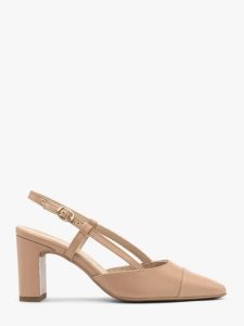 Beżowe czółenka typu slingback. Brązowe czółenka Ryłko, bez wzorów, ze skóry, z okrągłym noskiem, bez obcasa, na słupku, bez zapięcia. W wyprzedaży za 299,99 zł.