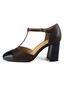 Loft37 Skórzane czółenka w kolorze brązowo-granatowym z paskiem rozmiar: 38. Brązowe czółenka Loft37, bez wzorów, bez obcasa, bez zapięcia. Za 478,99 zł.