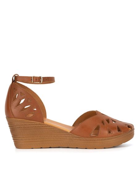 Lasocki Półbuty EST-313-14 Brązowy. Brązowe czółenka Lasocki, bez wzorów, ze skóry, bez obcasa, na koturnie, bez zapięcia. Za 169,99 zł.