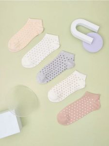 Skarpetki 5 pack - wielobarwny. Skarpetki Sinsay, bez wzorów. Za 15,99 zł.