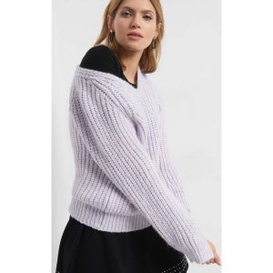 Luźny sweter z dekoltem V. Swetry oversize marki Orsay. W wyprzedaży za 70,00 zł.