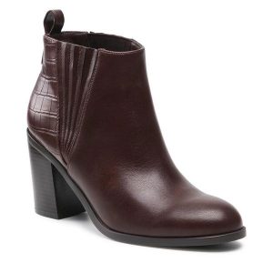 Botki Clara Barson. Brązowe botki Clara Barson, bez wzorów, bez obcasa, na słupku, bez zapięcia. Za 111,99 zł.