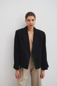 Marynarka o prostym kroju w kolorze TOTALLY BLACK - RICHMOND -M/L. Czarne marynarki i żakiety Marsala, l, bez wzorów, z bawełny, eleganckie. Za 599,90 zł.