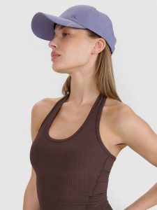 4F Czapka z daszkiem damska 4F x Anna Lewandowska - fioletowa Uniwersalny. Fioletowe czapki 4f, bez wzorów, z elastanu, eleganckie. Za 119,99 zł.
