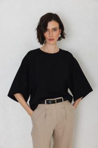 T-SHIRT LUNA CZARNY L - Flawless. Czarne t-shirty Flawless, l, bez wzorów, z bawełny, bez kołnierzyka, bez ramiączek. Za 259,00 zł.
