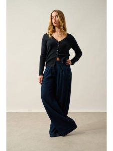 AUTHENTIC CASHMERE Kaszmirowy kardigan "Chalais" w kolorze czarnym rozmiar: M. Czarne kardigany AUTHENTIC CASHMERE, z kaszmiru. Za 330,97 zł.