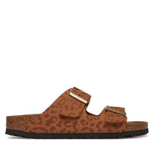 Klapki Birkenstock. Brązowe klapki Birkenstock, bez wzorów, bez obcasa. Za 429,99 zł.