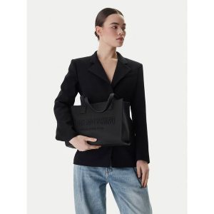 Torebka LOVE MOSCHINO. Czarne torebki klasyczne LOVE MOSCHINO, bez wzorów, bez dodatków. Za 657,99 zł.