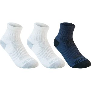 Skarpety sportowe tenis RS500 mid 3 pary. Białe skarpetki DECATHLON, bez wzorów, z bawełny. Za 29,99 zł.