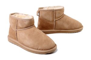 EMU AUSTRALIA W10937 Stinger Micro sand, botki damskie. Brązowe botki EMU Australia, bez wzorów, ze skóry, bez obcasa, bez zapięcia. Za 535,91 zł.