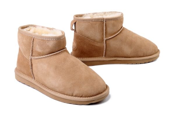 EMU AUSTRALIA W10937 Stinger Micro sand, botki damskie. Brązowe botki EMU Australia, bez wzorów, ze skóry, bez obcasa, bez zapięcia. Za 529,22 zł.