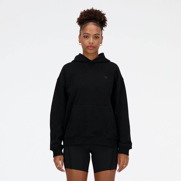 Bluza damska New Balance WT41537BK – czarna. Czarne bluzy New Balance, s, bez wzorów, z bawełny, bez kaptura. Za 399,99 zł.